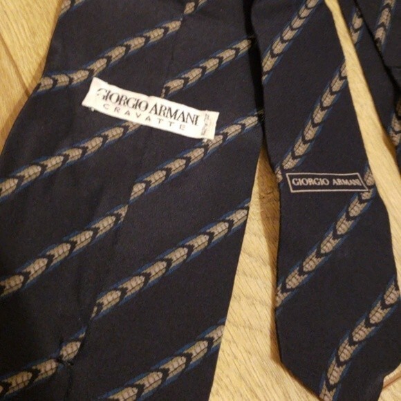 Vintage Giorgio Armani Mens Quiet Luxury Workcore Professional Striped Wide Tie - Picture 3 of 3